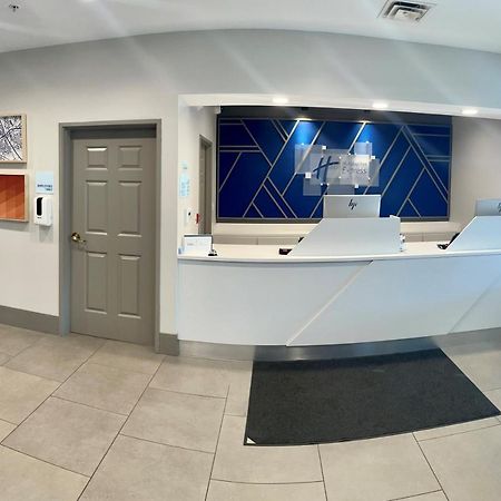 Holiday Inn Express & Suites Marquette By Ihg Exterior foto