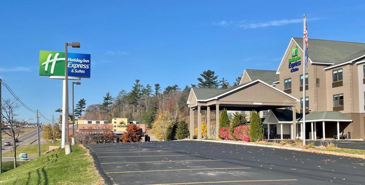 Holiday Inn Express & Suites Marquette By Ihg Exterior foto