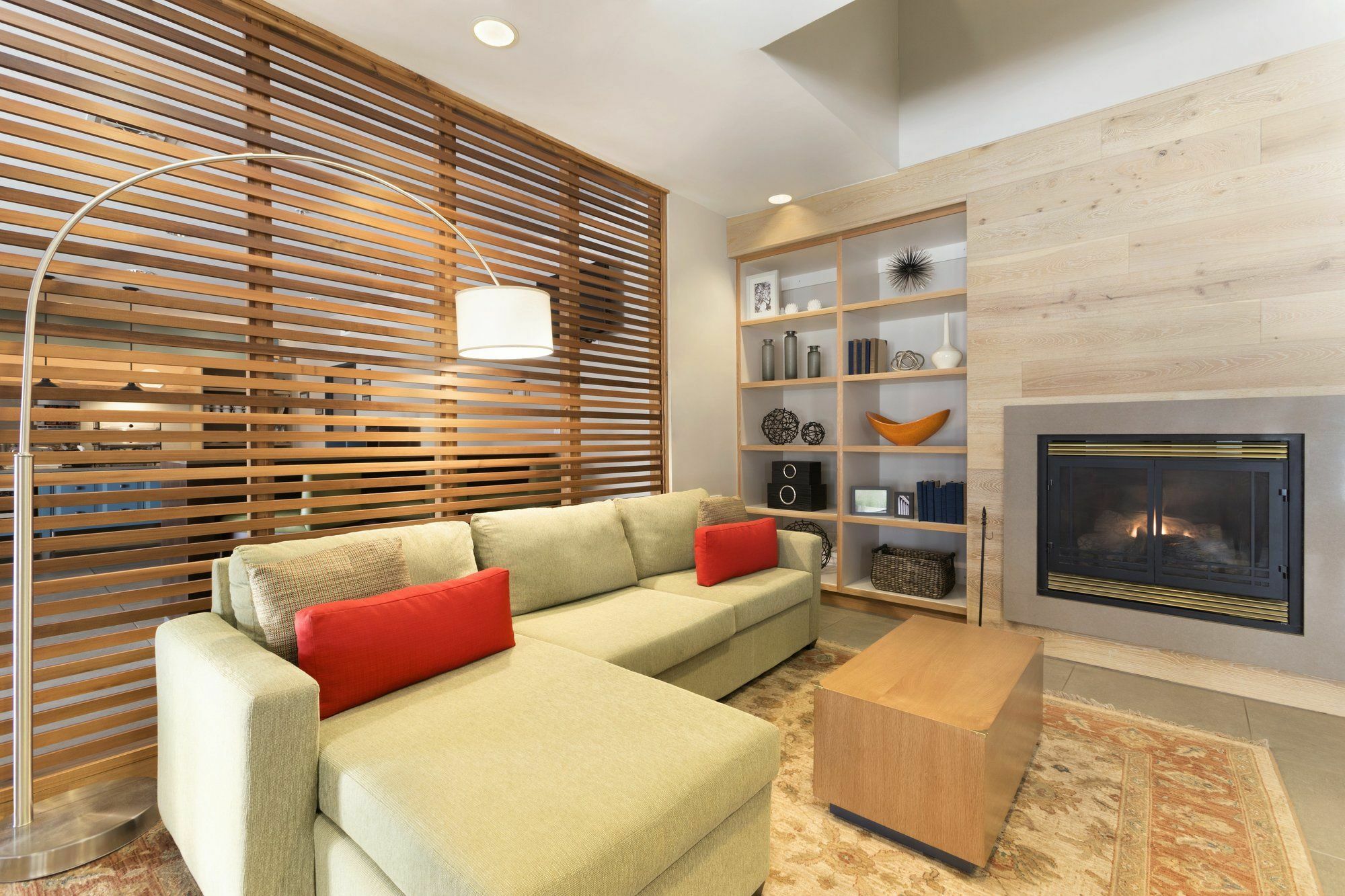 Holiday Inn Express & Suites Marquette By Ihg Exterior foto